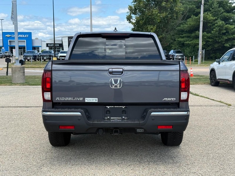 Honda Ridgeline Vehicle Full-screen Gallery Image 04