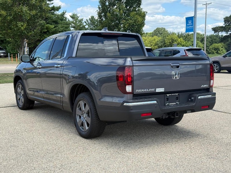 Honda Ridgeline Vehicle Full-screen Gallery Image 05