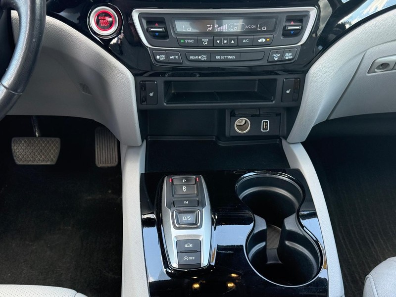 Honda Ridgeline Vehicle Full-screen Gallery Image 12