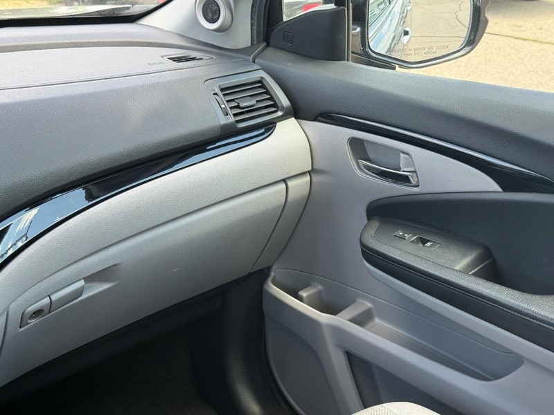Honda Ridgeline Vehicle Full-screen Gallery Image 14