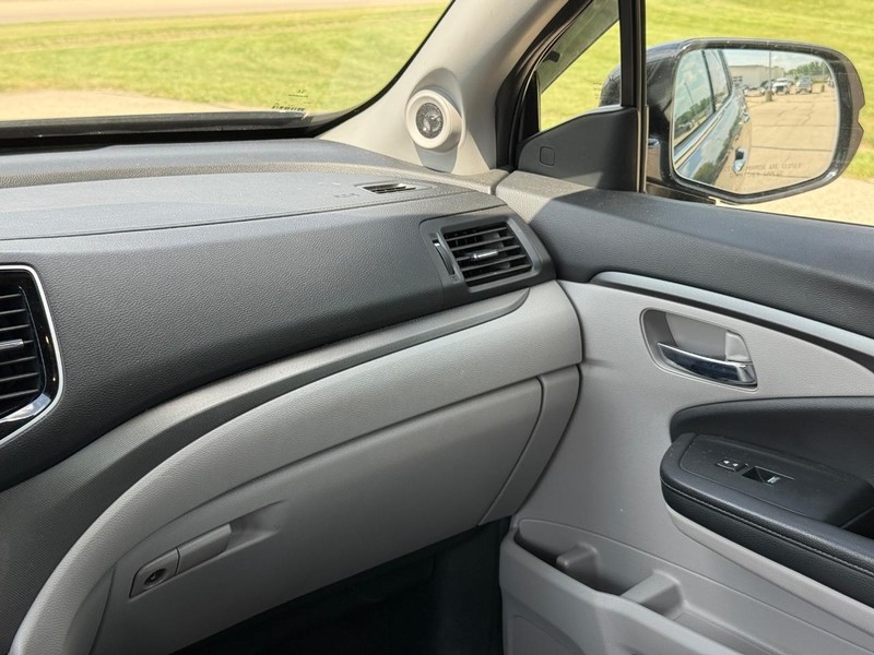 Honda Ridgeline Vehicle Image 11