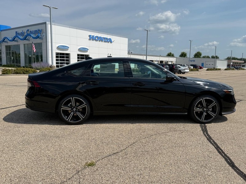 Honda Accord Sedan Vehicle Image 2
