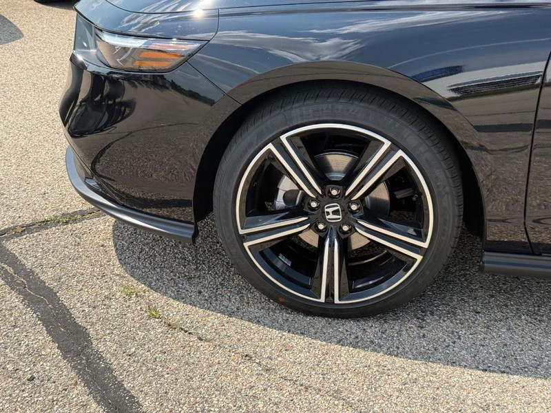 Honda Accord Sedan Vehicle Image 6