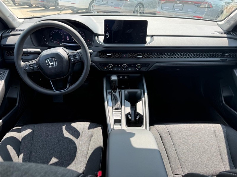 Honda Accord Sedan Vehicle Image 10