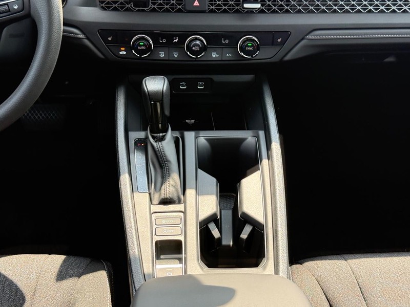 Honda Accord Sedan Vehicle Image 12