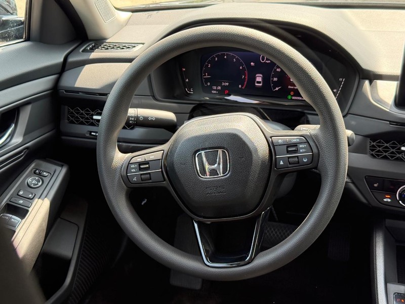 Honda Accord Sedan Vehicle Image 13