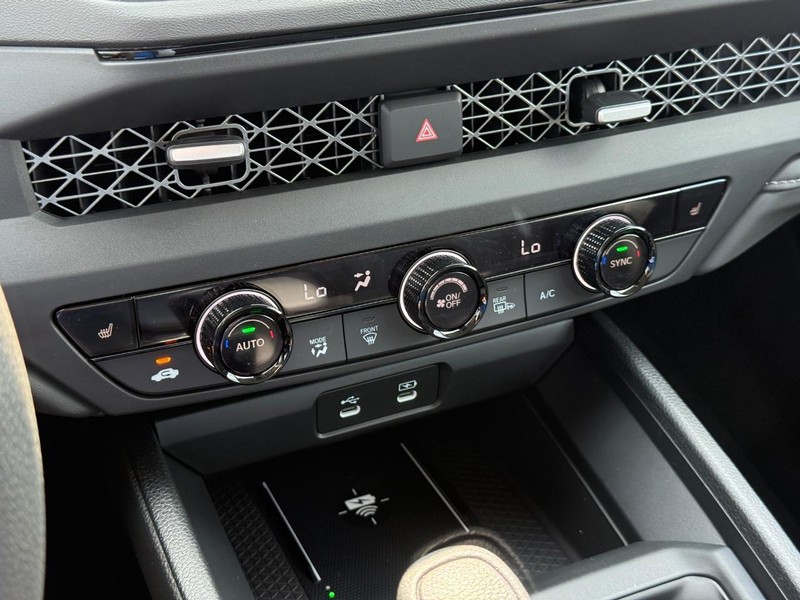 Honda Accord Sedan Vehicle Image 19