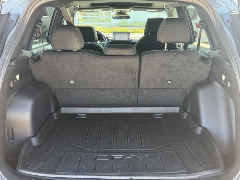 Honda CR-V Hybrid Vehicle Image 5