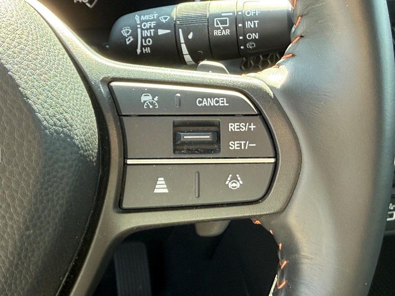 Honda CR-V Hybrid Vehicle Image 17