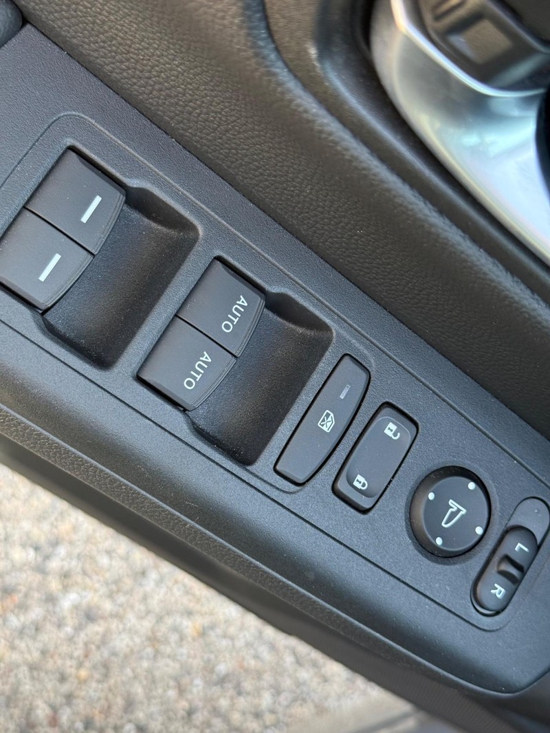 Honda CR-V Hybrid Vehicle Image 21