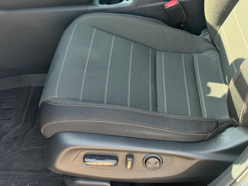 Honda CR-V Hybrid Vehicle Image 22