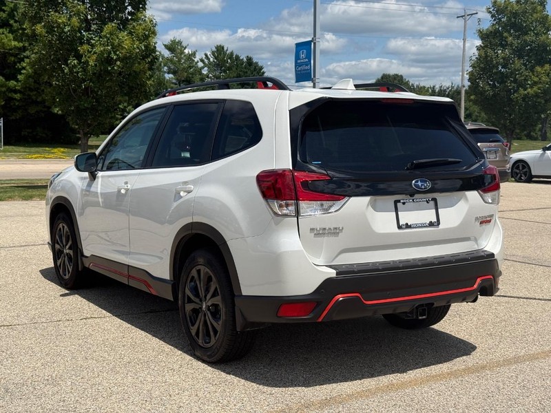 Subaru Forester Vehicle Full-screen Gallery Image 05