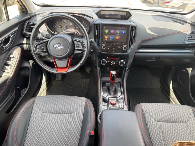 Subaru Forester Vehicle Full-screen Gallery Image 10