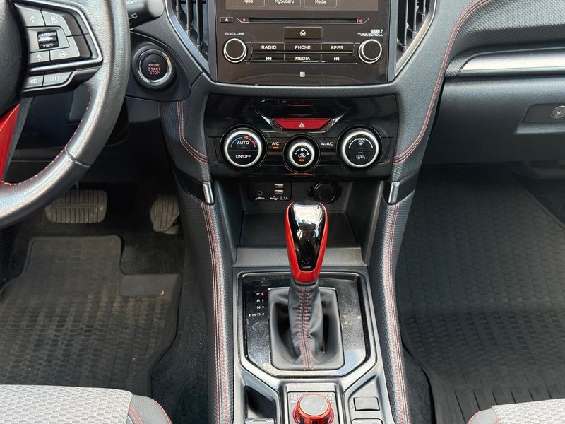Subaru Forester Vehicle Full-screen Gallery Image 12