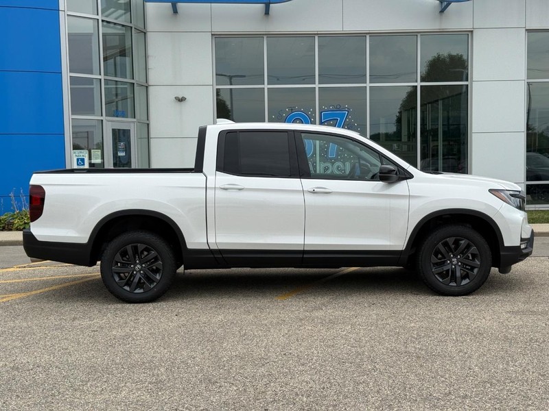 Honda Ridgeline Vehicle Image 2