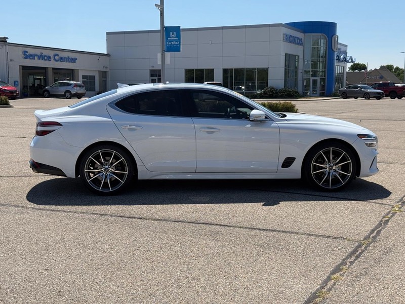 Genesis G70 Vehicle Image 2