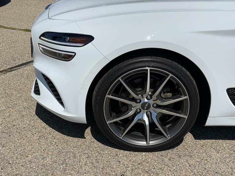 Genesis G70 Vehicle Image 6