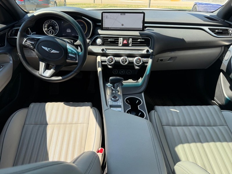 Genesis G70 Vehicle Image 10