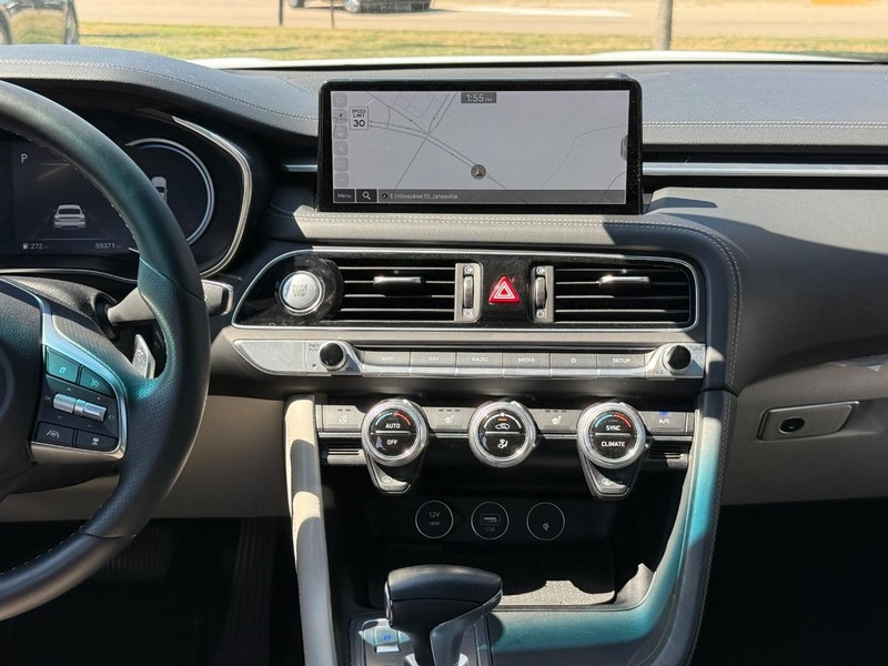 Genesis G70 Vehicle Image 11