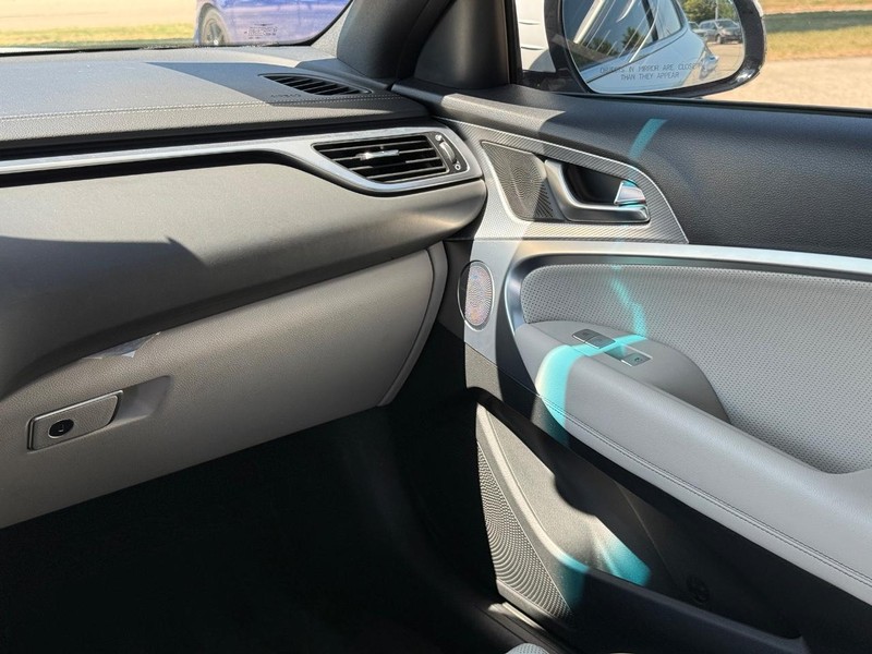 Genesis G70 Vehicle Image 14
