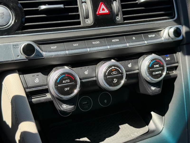 Genesis G70 Vehicle Image 19