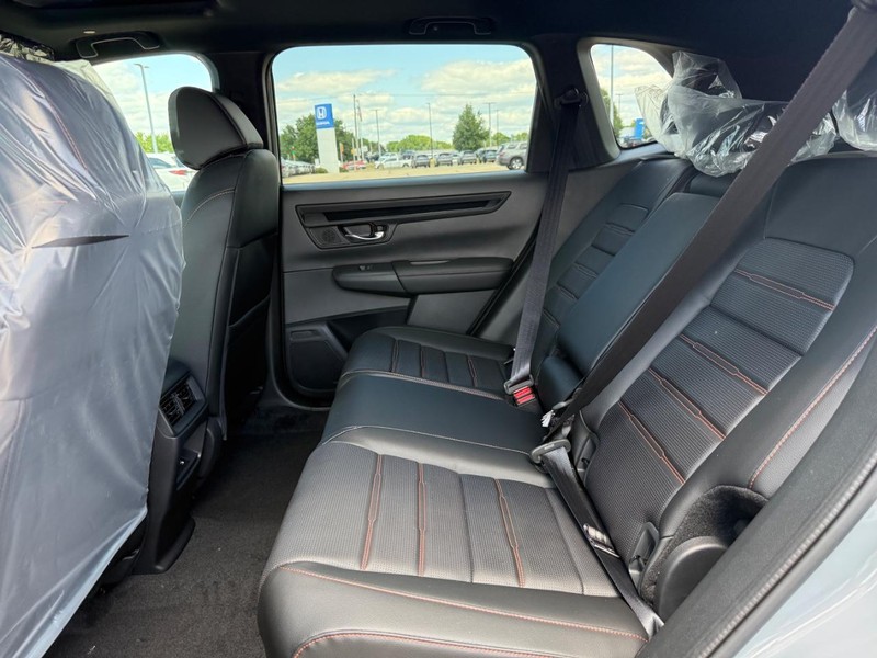 Honda CR-V Hybrid Vehicle Image 9