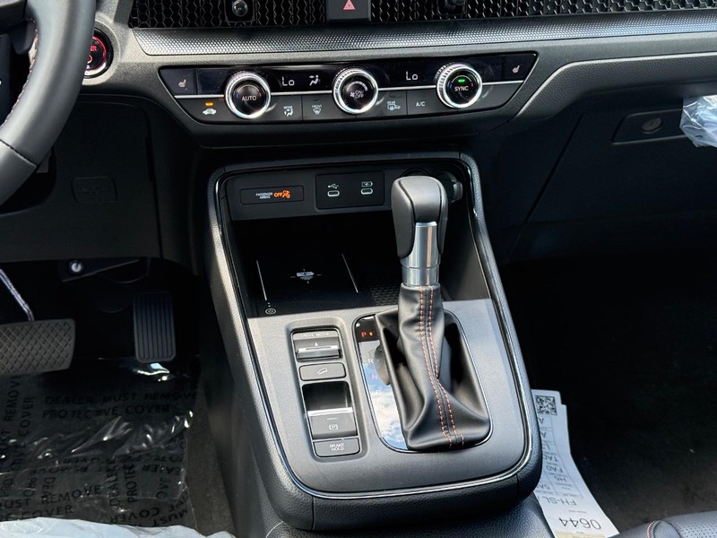 Honda CR-V Hybrid Vehicle Image 12