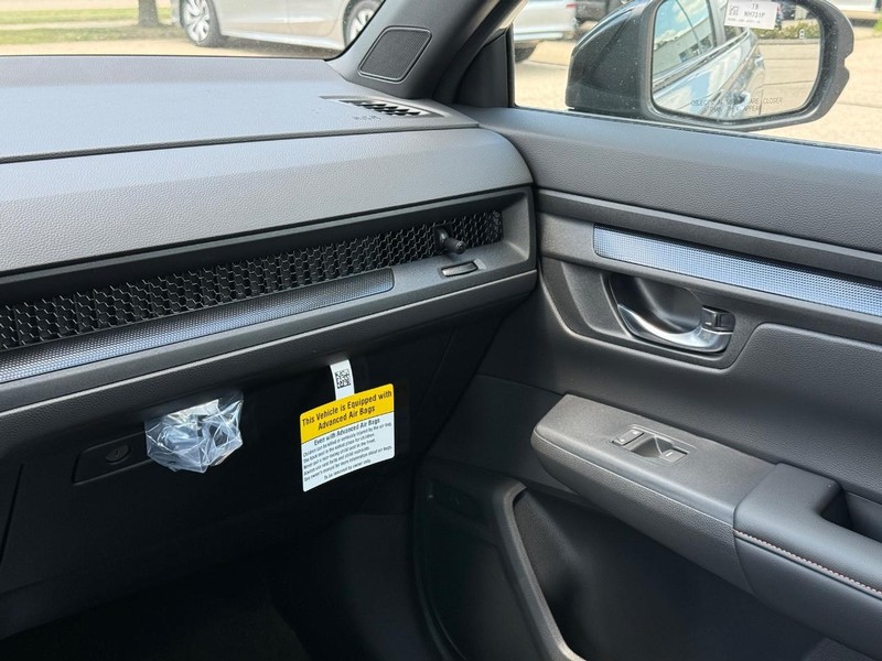 Honda CR-V Hybrid Vehicle Image 14