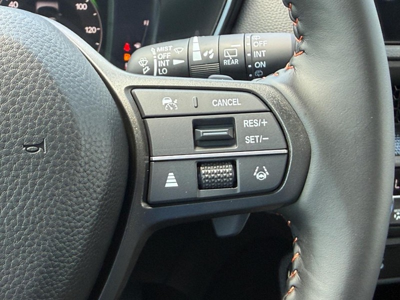 Honda CR-V Hybrid Vehicle Image 16