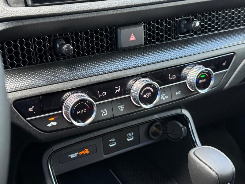 Honda CR-V Hybrid Vehicle Image 18