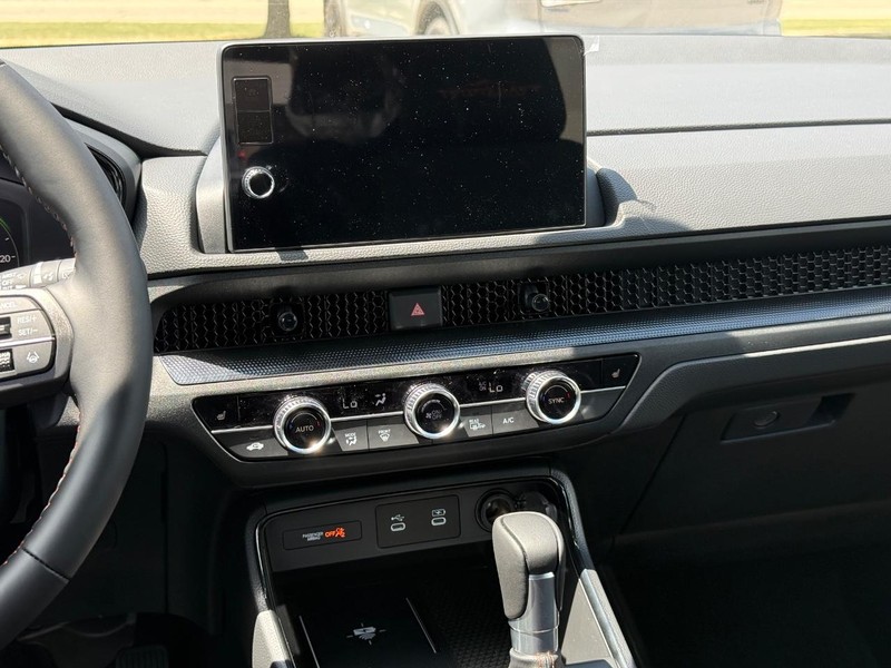 Honda CR-V Hybrid Vehicle Image 11