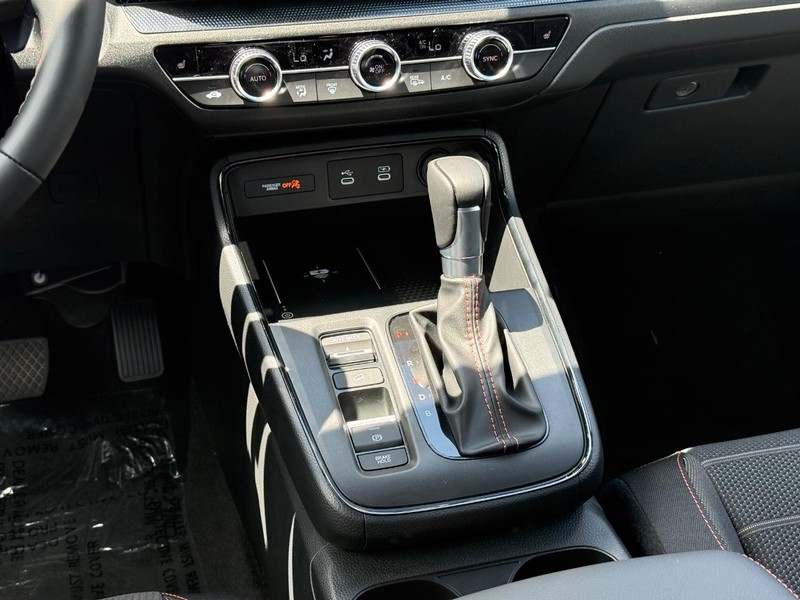 Honda CR-V Hybrid Vehicle Image 12