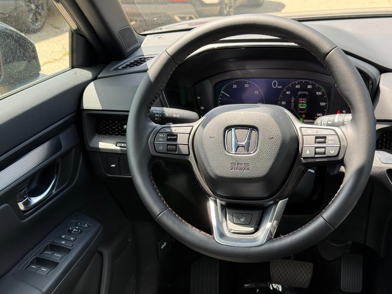 Honda CR-V Hybrid Vehicle Image 13