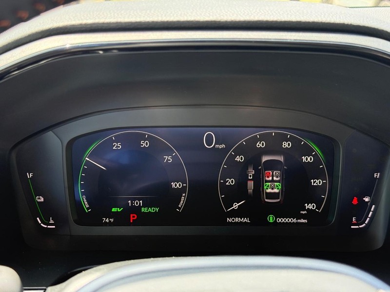 Honda CR-V Hybrid Vehicle Image 17