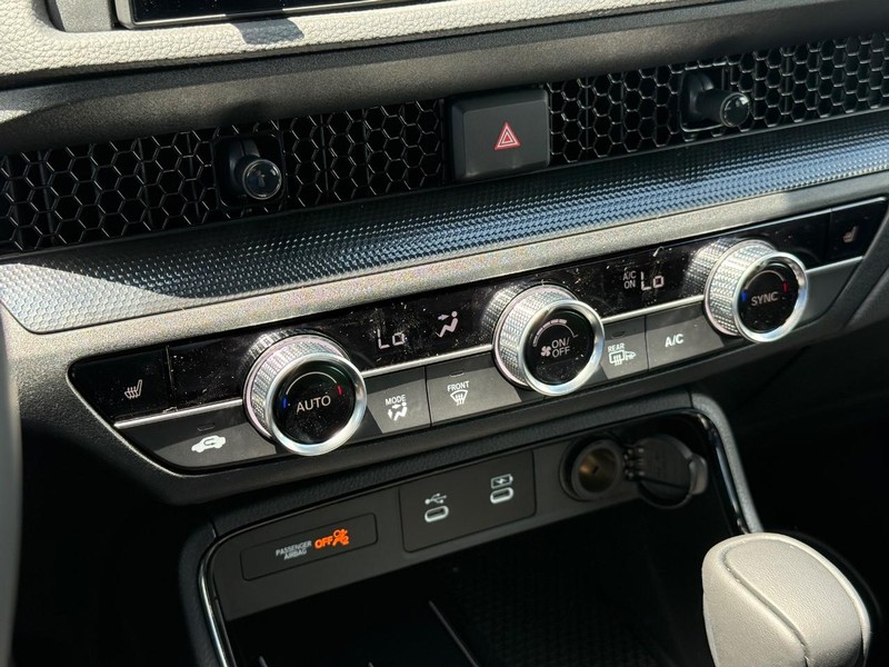 Honda CR-V Hybrid Vehicle Image 18