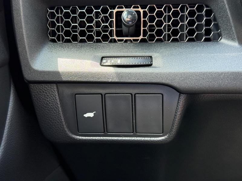 Honda CR-V Hybrid Vehicle Image 21