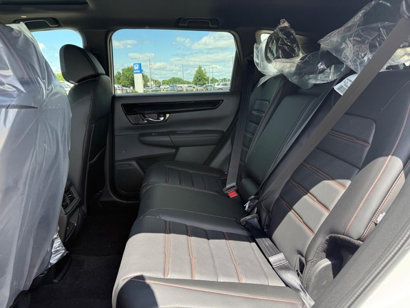Honda CR-V Hybrid Vehicle Image 9