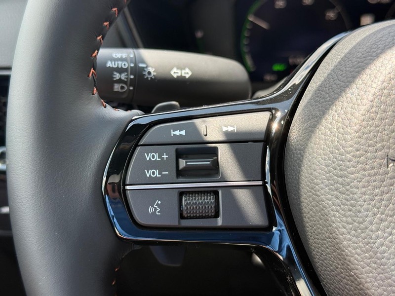 Honda CR-V Hybrid Vehicle Image 15