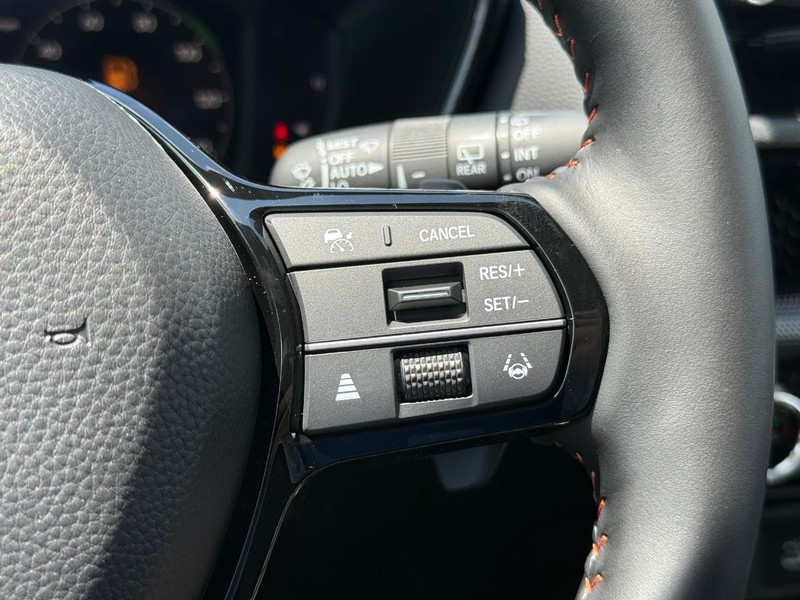 Honda CR-V Hybrid Vehicle Image 16