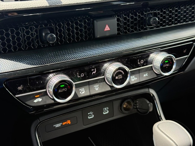 Honda CR-V Hybrid Vehicle Image 18