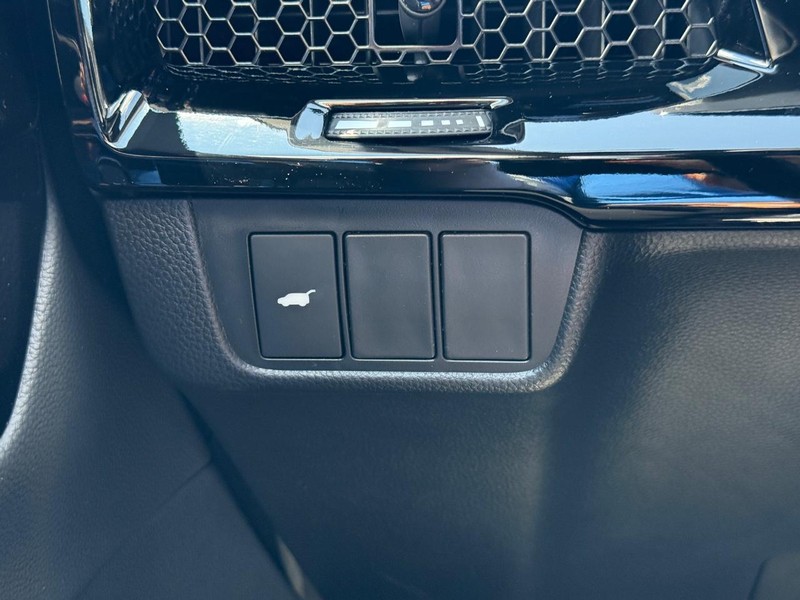 Honda CR-V Hybrid Vehicle Image 21