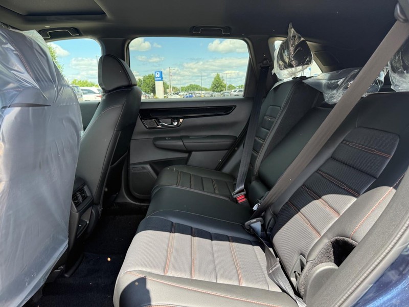 Honda CR-V Hybrid Vehicle Image 9