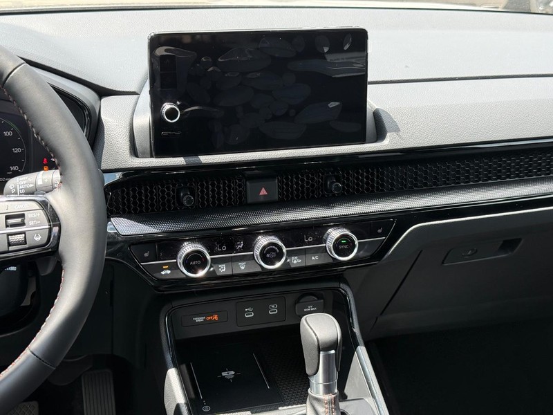 Honda CR-V Hybrid Vehicle Image 11