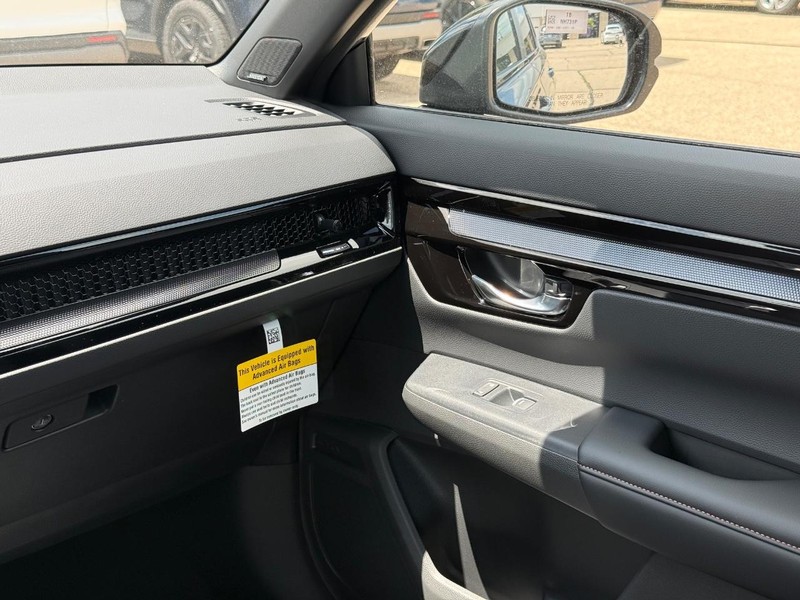 Honda CR-V Hybrid Vehicle Image 14