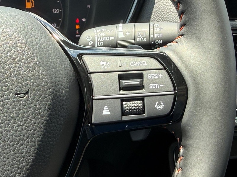 Honda CR-V Hybrid Vehicle Image 16