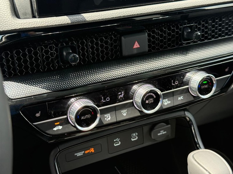 Honda CR-V Hybrid Vehicle Image 18