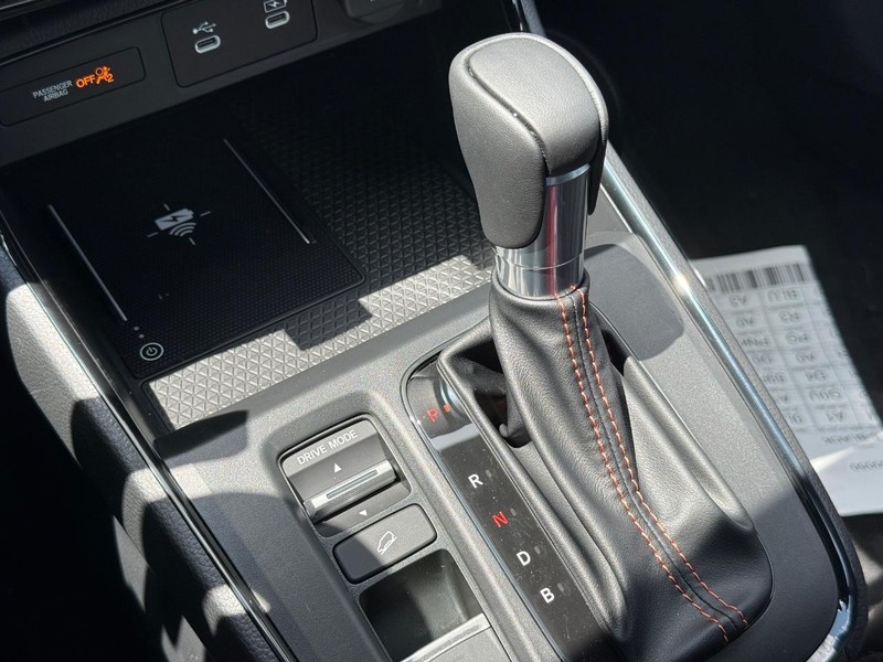 Honda CR-V Hybrid Vehicle Image 19