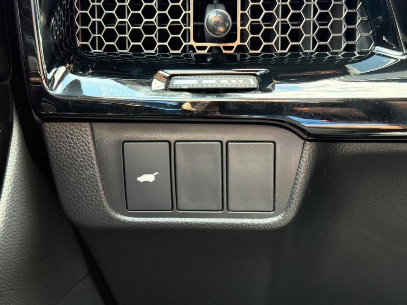 Honda CR-V Hybrid Vehicle Image 21