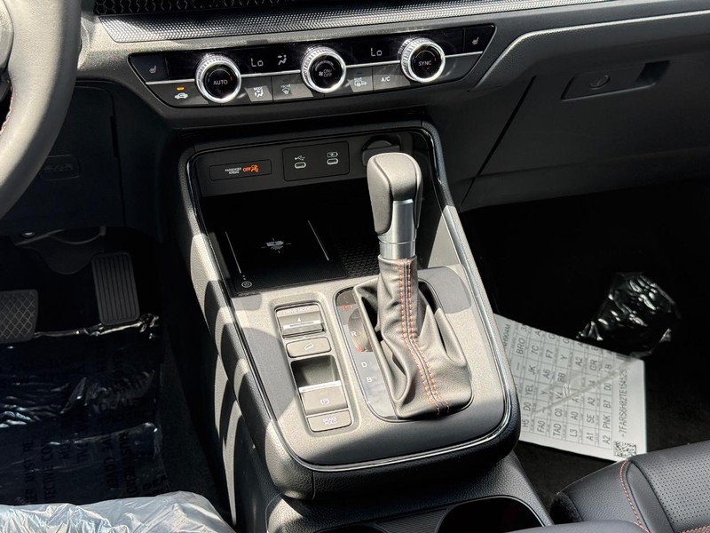 Honda CR-V Hybrid Vehicle Image 12