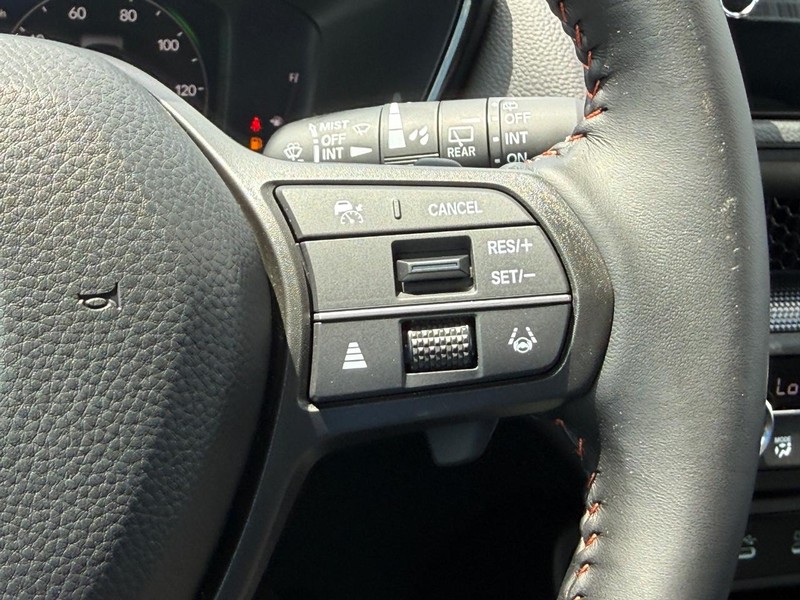 Honda CR-V Hybrid Vehicle Image 16